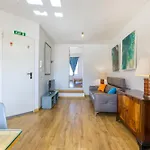 Charming With Sea Views & Maltese Balcony By 360 Estates * Валетта