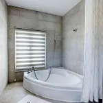 Апартаменты Charming With Sea Views & Maltese Balcony By 360 Estates *