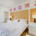 Апартаменты Charming With Sea Views & Maltese Balcony By 360 Estates
