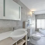 Charming With Sea Views & Maltese Balcony By 360 Estates Валетта