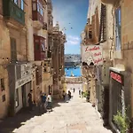 Charming With Sea Views & Maltese Balcony By 360 Estates Апартаменты