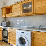 Апартаменты Charming With Sea Views & Maltese Balcony By 360 Estates