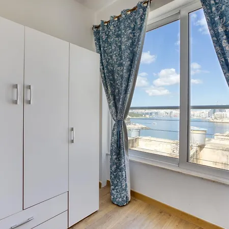 Charming With Sea Views & Maltese Balcony By 360 Estates