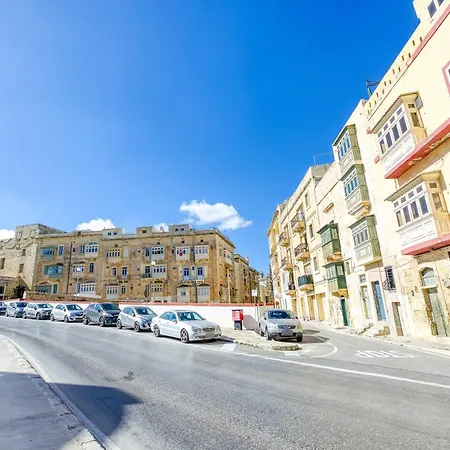 Charming With Sea Views & Maltese Balcony By 360 Estates * La Valletta