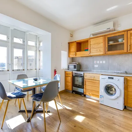 Charming With Sea Views & Maltese Balcony By 360 Estates