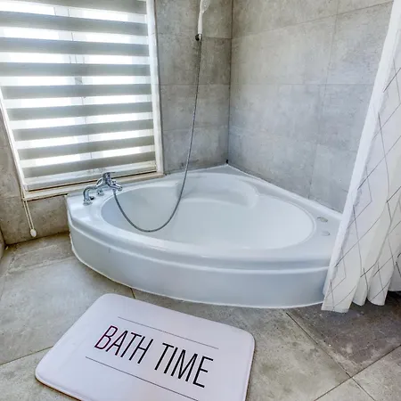 Charming With Sea Views & Maltese Balcony By 360 Estates Apartment Valletta