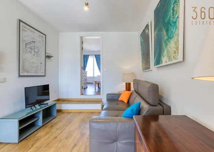 Charming With Sea Views & Maltese Balcony By 360 Estates Apartment Valletta