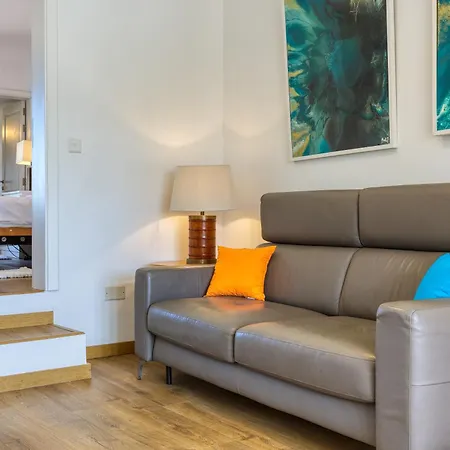 Charming With Sea Views & Maltese Balcony By 360 Estates *