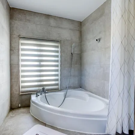 Daire Charming With Sea Views & Maltese Balcony By 360 Estates *