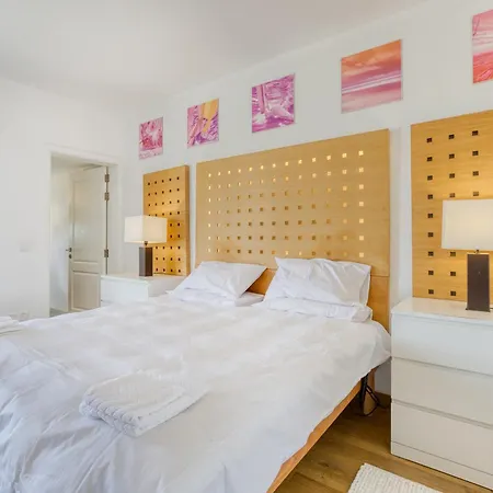 Apartmán Charming With Sea Views & Maltese Balcony By 360 Estates