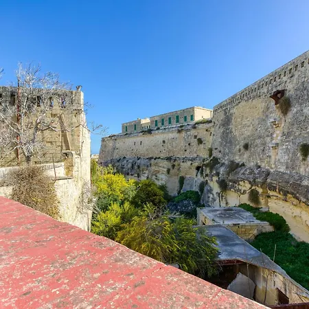 Charming With Sea Views & Maltese Balcony By 360 Estates Valletta