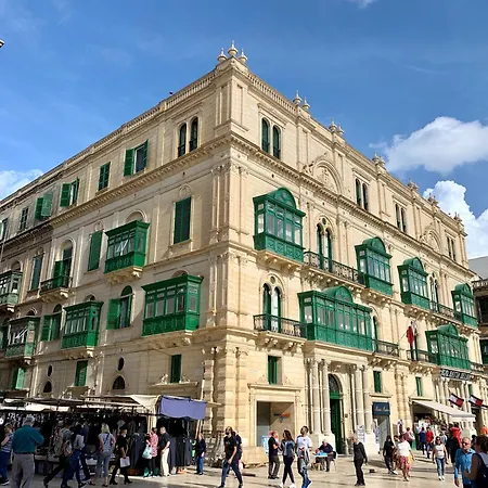 Charming With Sea Views & Maltese Balcony By 360 Estates *