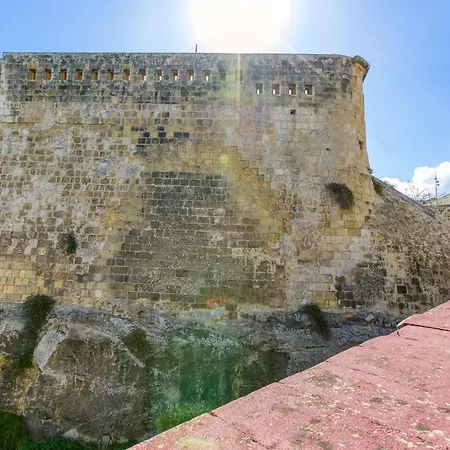 Charming With Sea Views & Maltese Balcony By 360 Estates