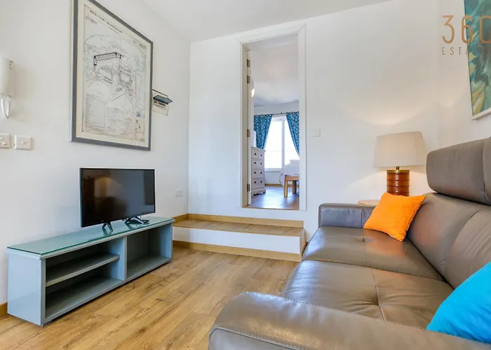 Charming With Sea Views & Maltese Balcony By 360 Estates شقة *