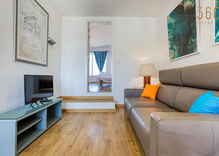 Charming With Sea Views & Maltese Balcony By 360 Estates