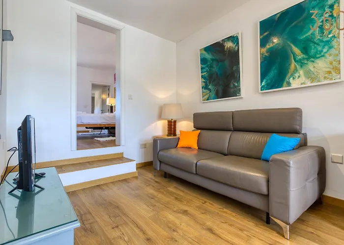 شقة Charming With Sea Views & Maltese Balcony By 360 Estates فاليتا