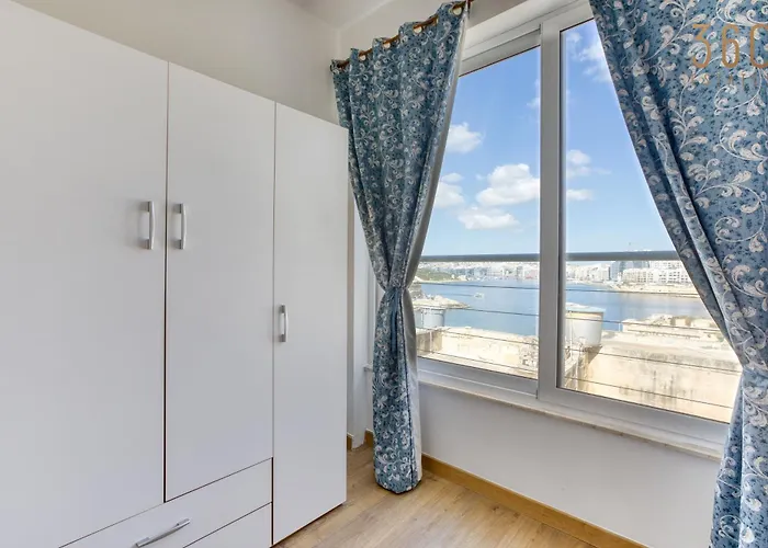 Charming With Sea Views & Maltese Balcony By 360 Estates