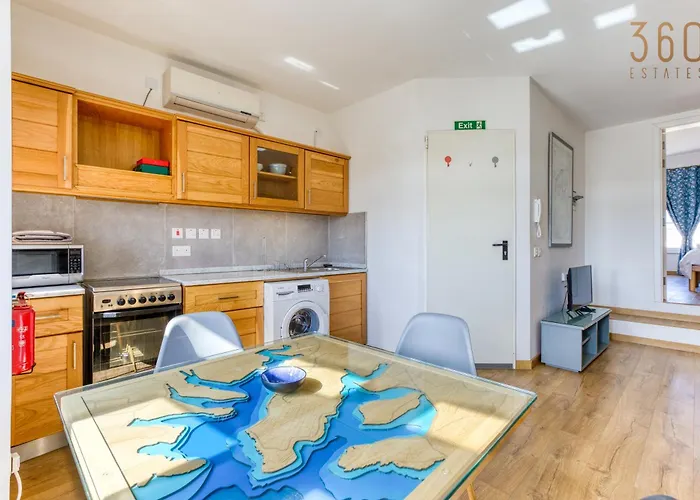公寓 Charming With Sea Views & Maltese Balcony By 360 Estates 瓦莱塔