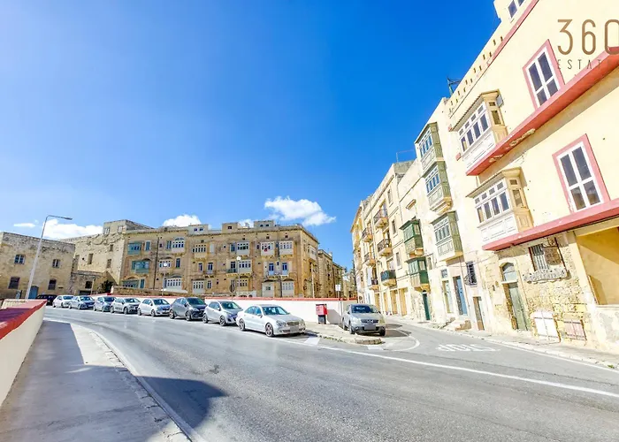 Charming With Sea Views & Maltese Balcony By 360 Estates * فاليتا